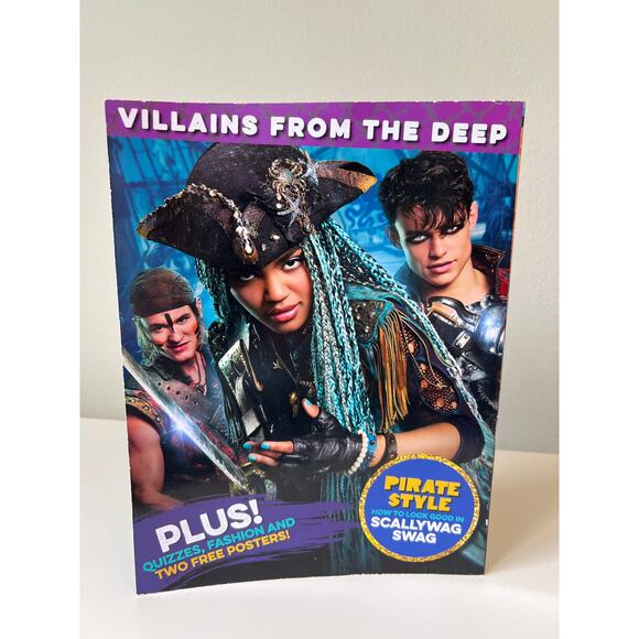 Disney Descendants 2 Rock This Look Magazine Plus 2 Pull Out Posters 2017 - Picture 2 of 5